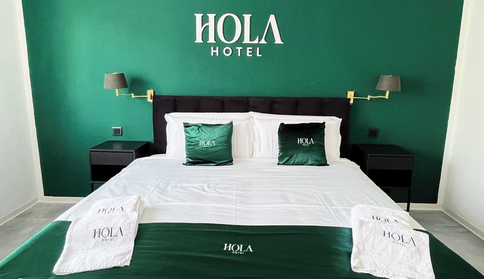Hypo-allergenic bedding, desk, laptop workspace, free WiFi