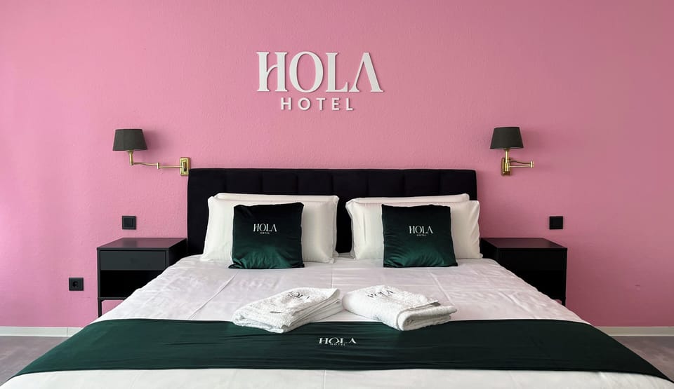 Hypo-allergenic bedding, desk, laptop workspace, free WiFi