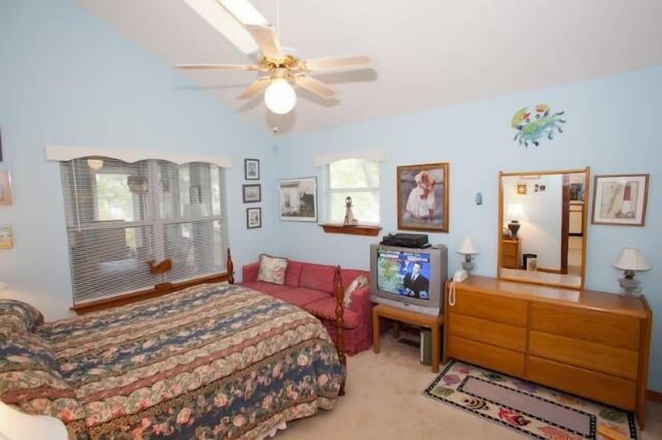 Second Floor
Primary Bedroom -Queen with ensuite bath with additional hallway access; 32" mounted flat screen TV and Blu-Ray