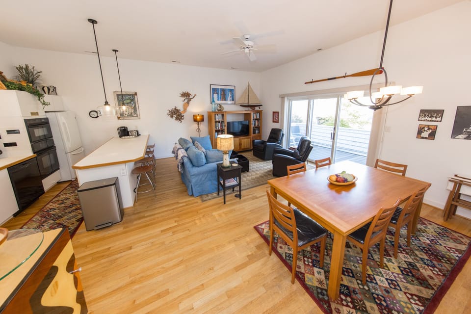 2nd Floor
Living room/Dining room