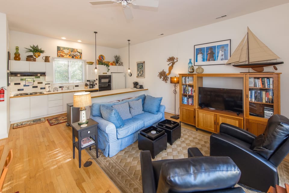 2nd Floor
Living room