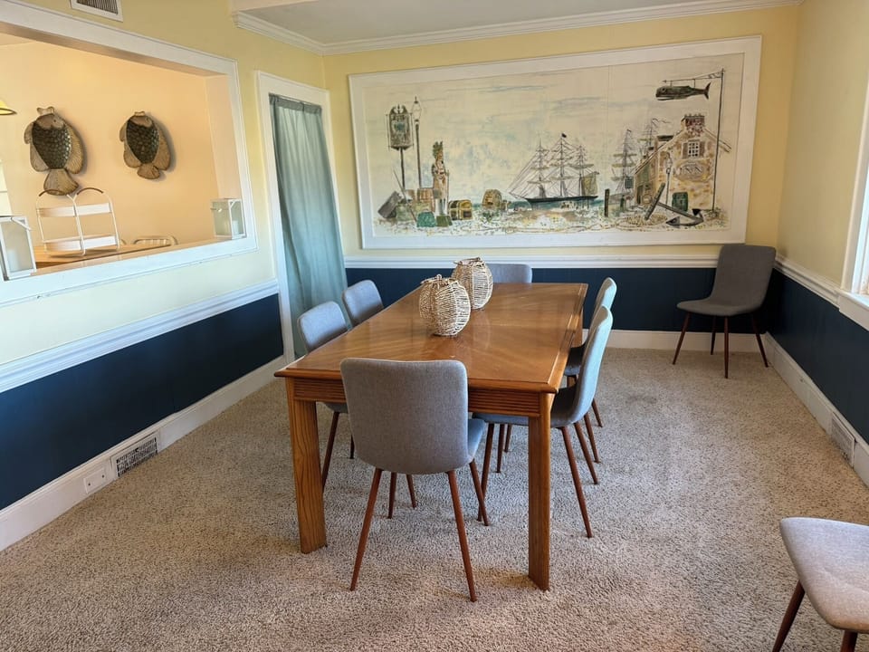First Floor
Dining area
