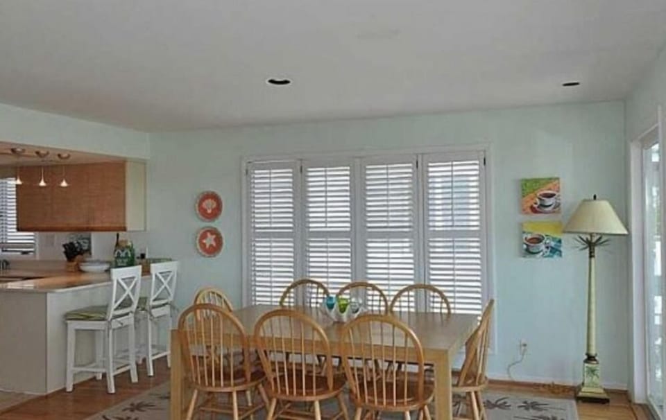 Second Floor
Dining area