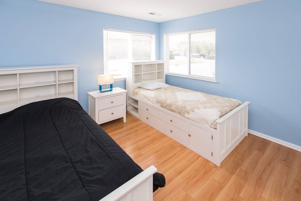 Bedroom 2 - 2 twins