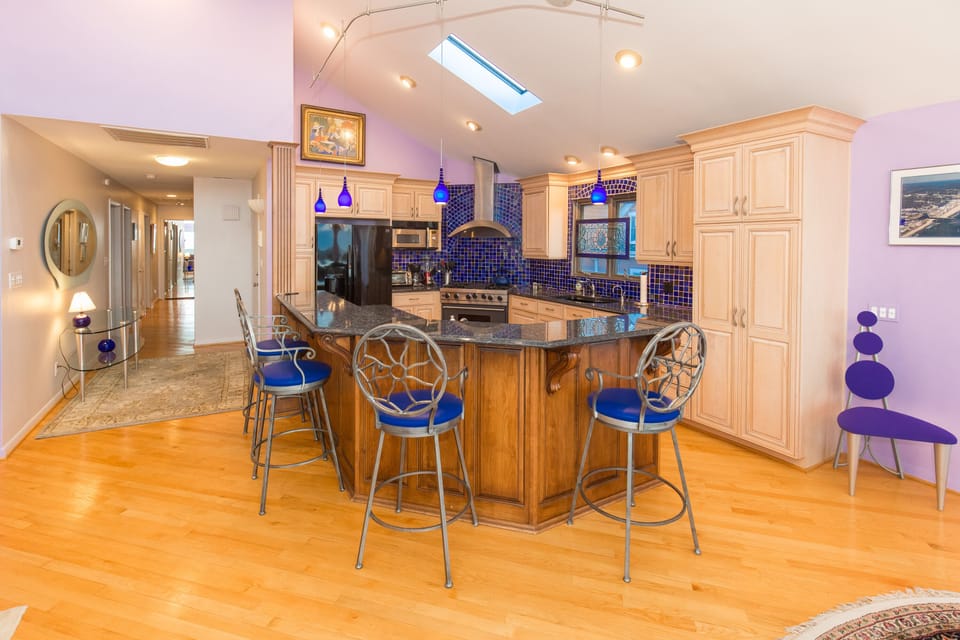 Kitchen bar seating