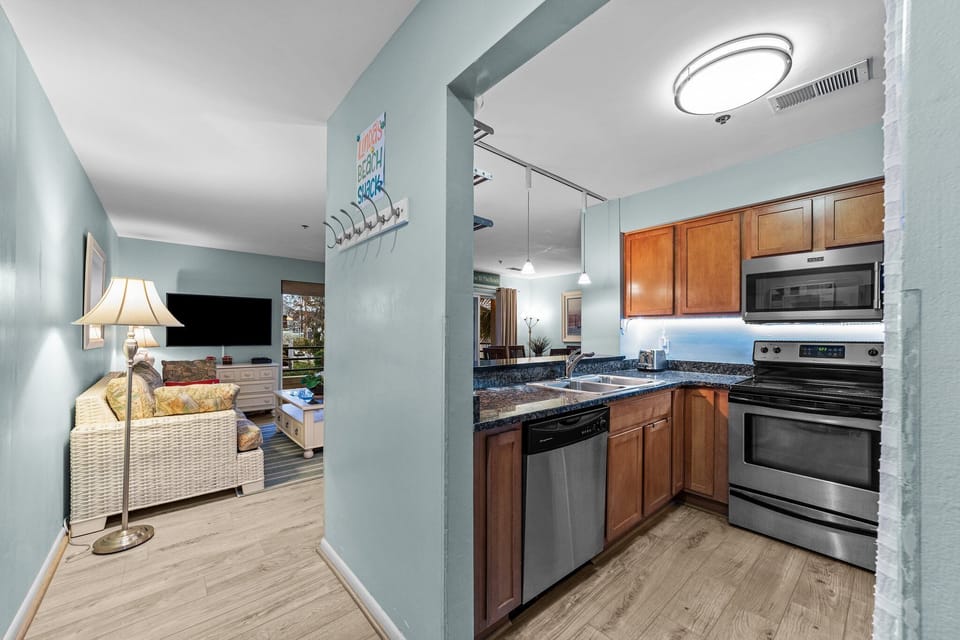 Entry that leads into the kitchen and living area