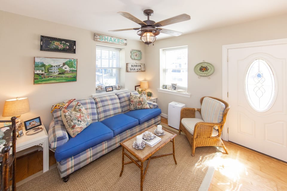 Entry sitting room