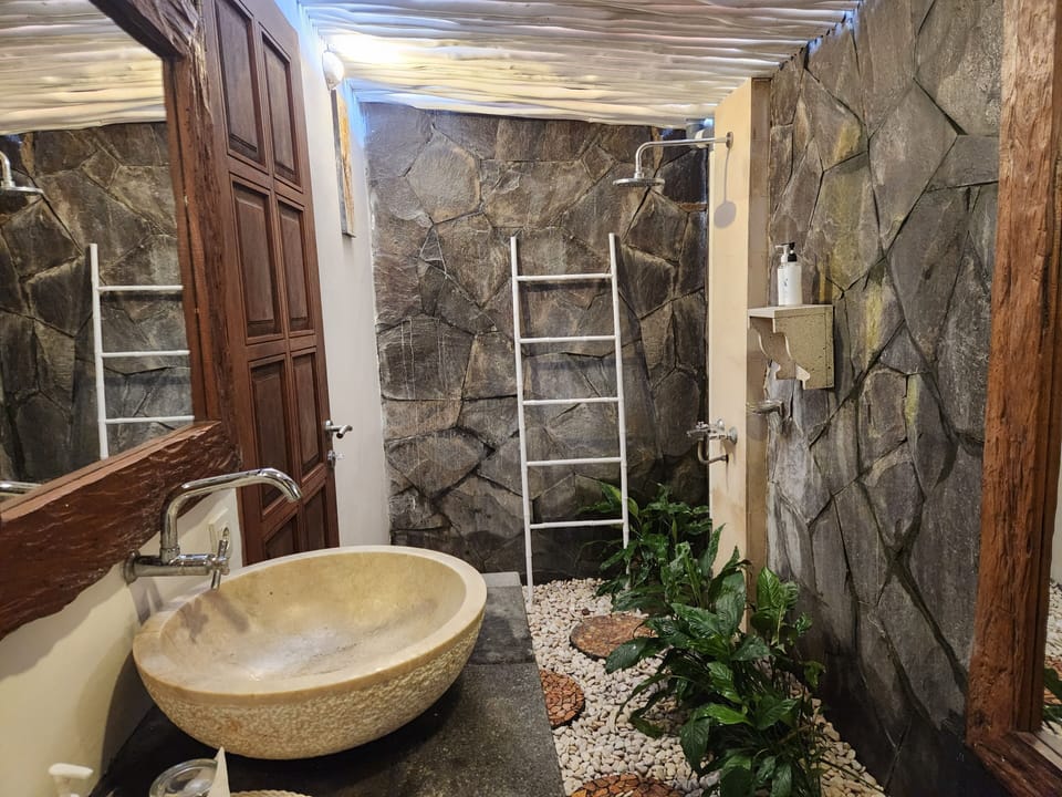 Villa, Private Pool | Bathroom | Shower, rainfall showerhead, free toiletries, hair dryer