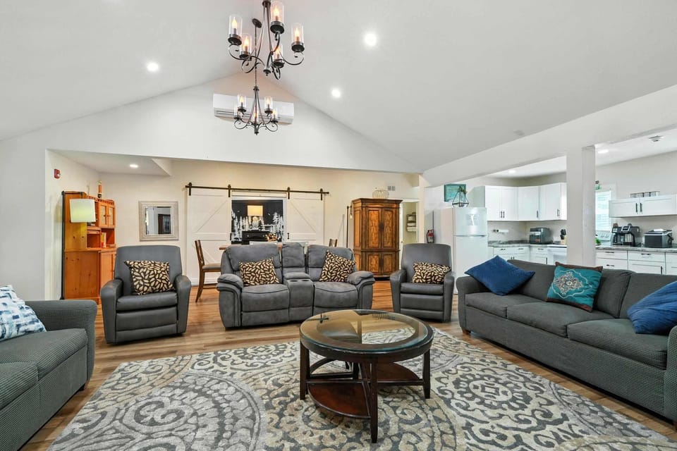 Family Cabin, 4 Bedrooms, Kitchen, Resort View | Individually decorated, individually furnished, blackout drapes