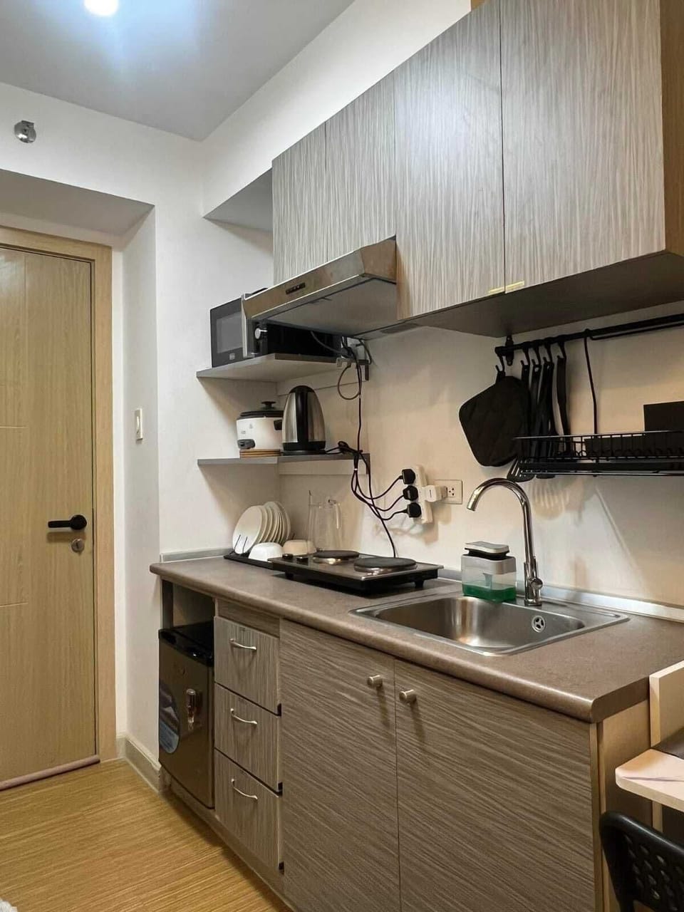 Standard Condo, 1 Bedroom, Non Smoking, City View | Private kitchenette | Mini-fridge, microwave, stovetop, coffee/tea maker