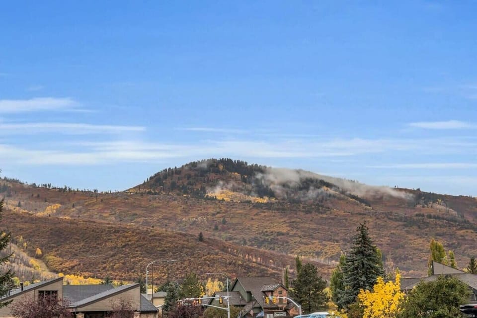 Located within walking distance of Park City Mountain Resort base, restaurants, grocery stores, and more you can easily explore the area without having to get behind the wheel.