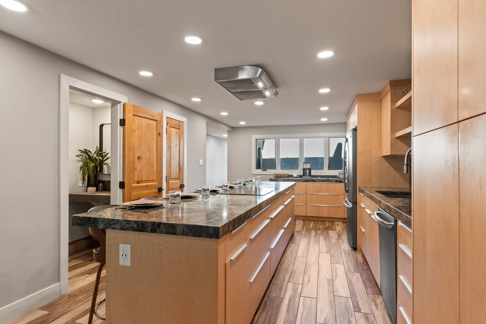 Fully equipped and plenty of cabinet space