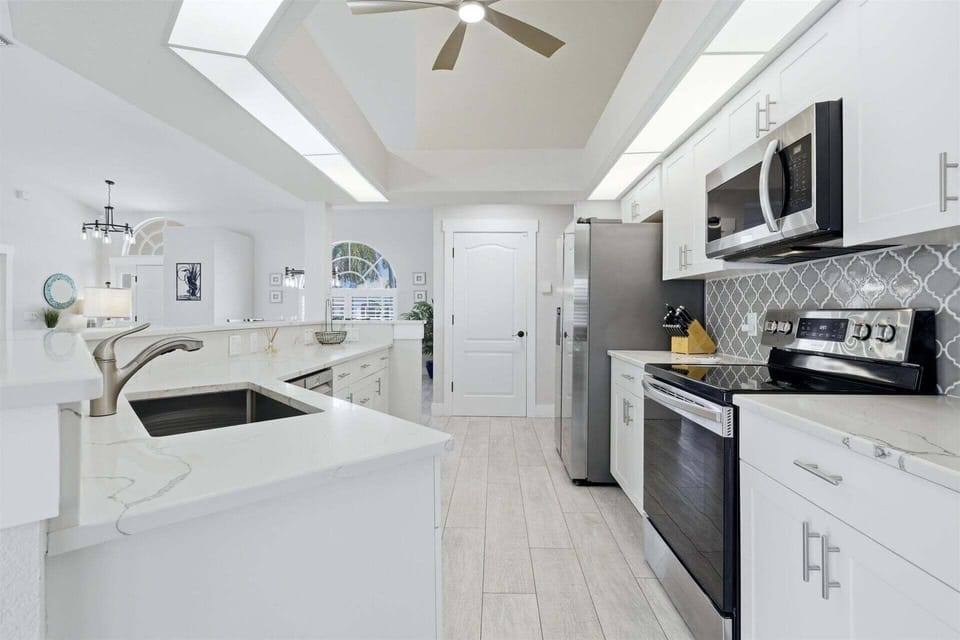 Bright, fully-equipped kitchen
