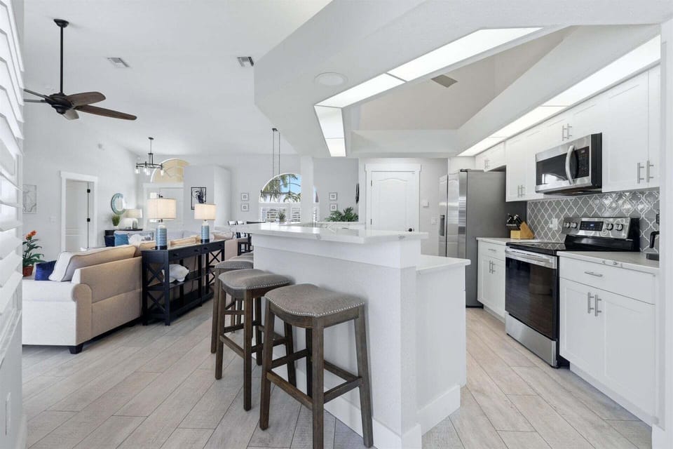 Bright, fully-equipped kitchen