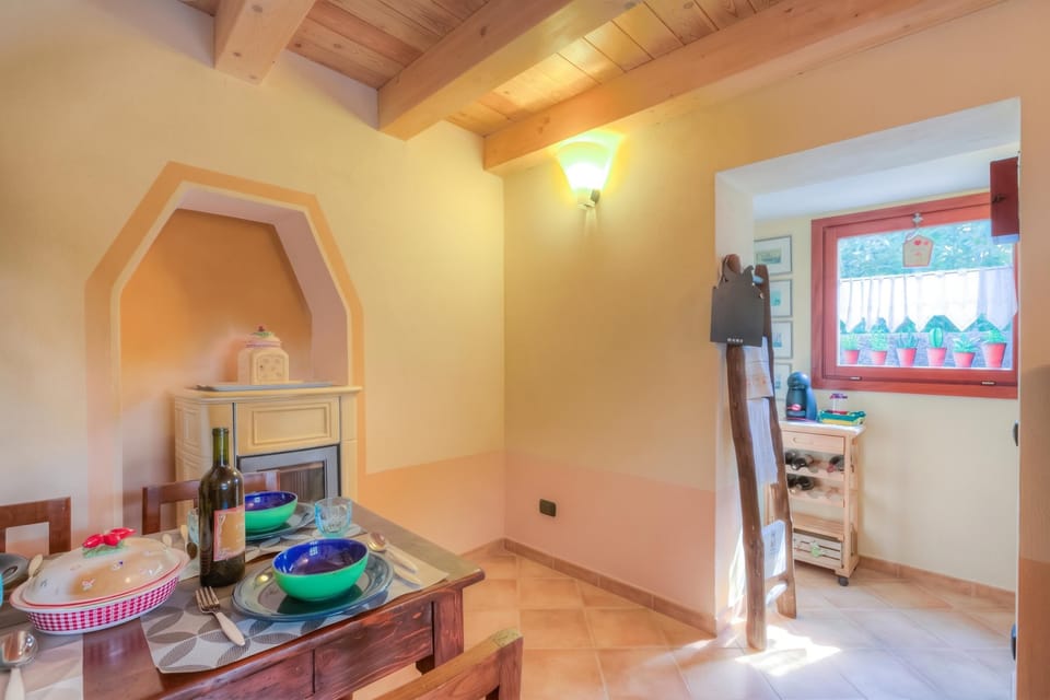 Family House, 1 Bedroom, Balcony, Lakeside (La Casa Dell'Uva Fragola outdoor) | Dining