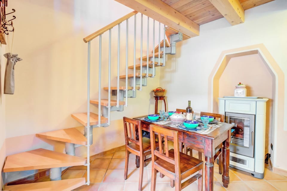 Family House, 1 Bedroom, Balcony, Lakeside (La Casa Dell'Uva Fragola outdoor) | Dining