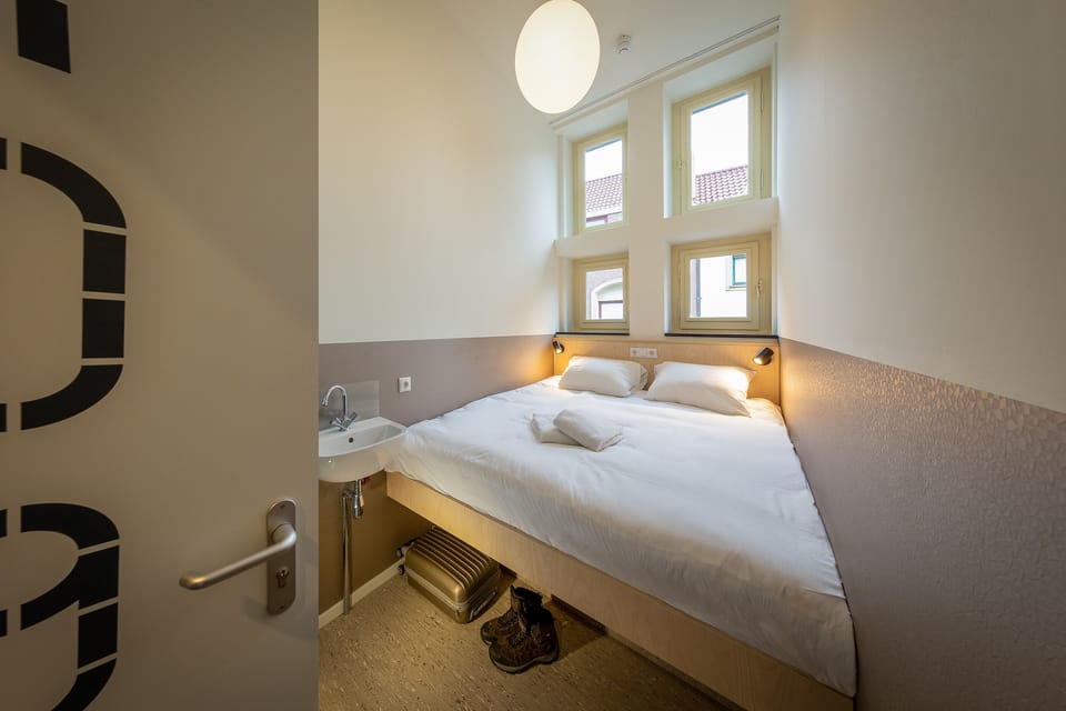 Basic Double Room | Soundproofing, free WiFi, bed sheets