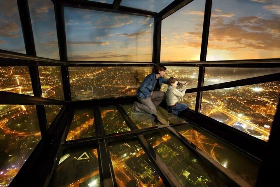 A 2min walk to Eureka Skydeck.
