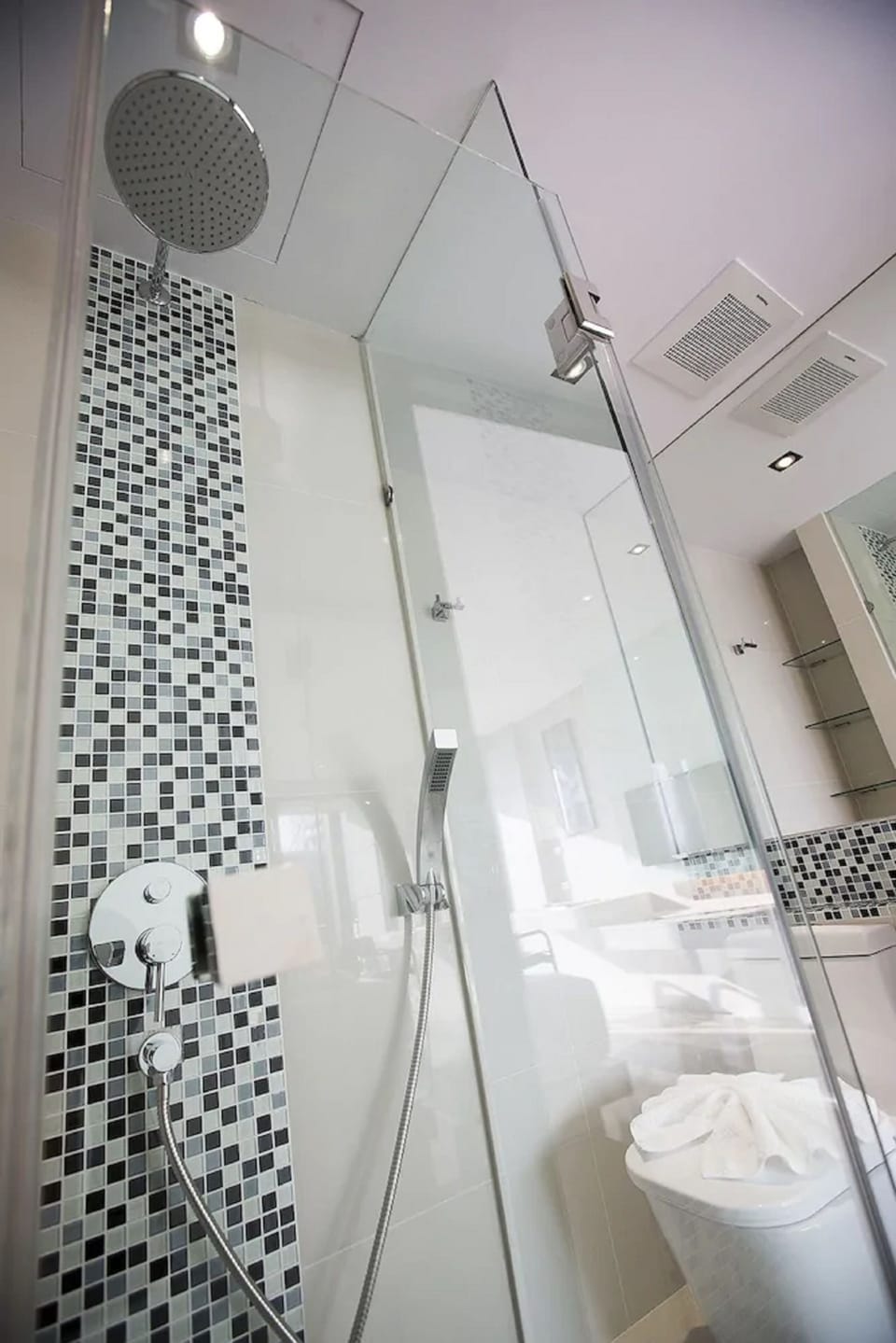 Superior Double Room, Balcony | Bathroom | Shower, free toiletries, towels