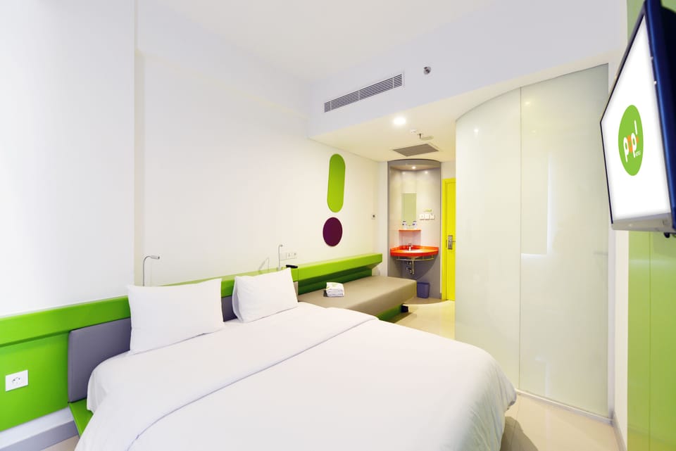 In-room safe, free WiFi, bed sheets