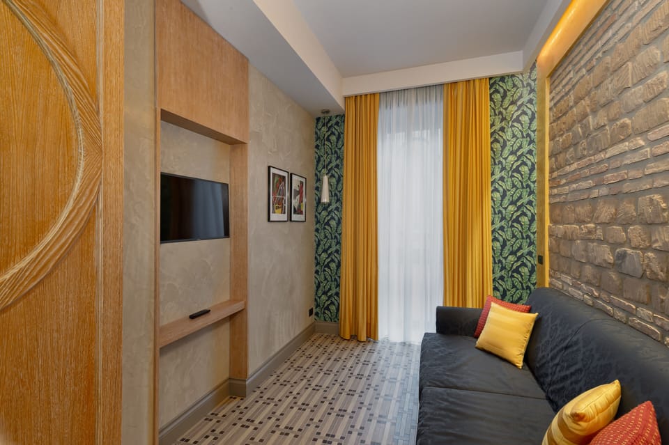 Family Apartment | Minibar, in-room safe, individually decorated, individually furnished