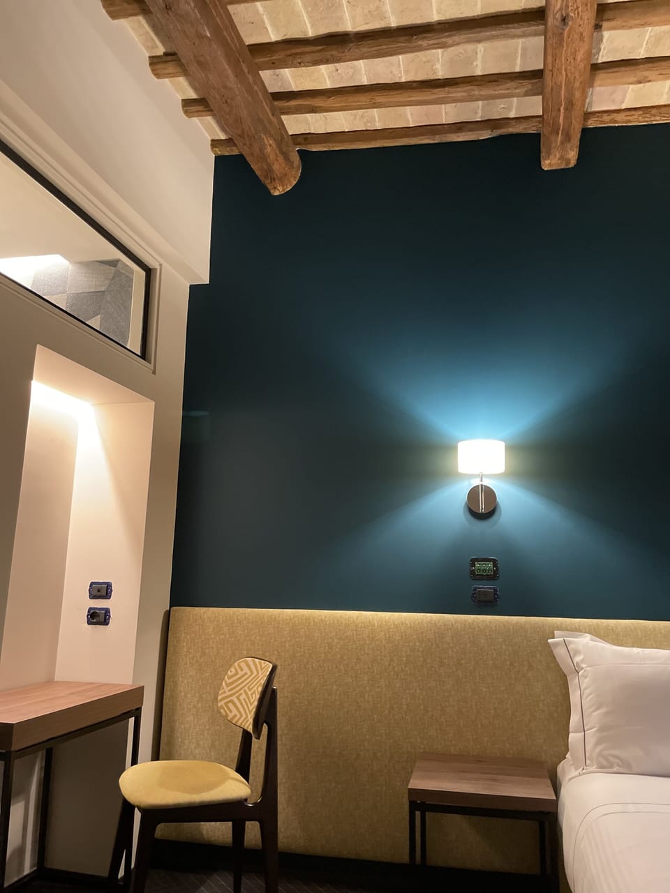 Executive Room | Minibar, in-room safe, desk, laptop workspace