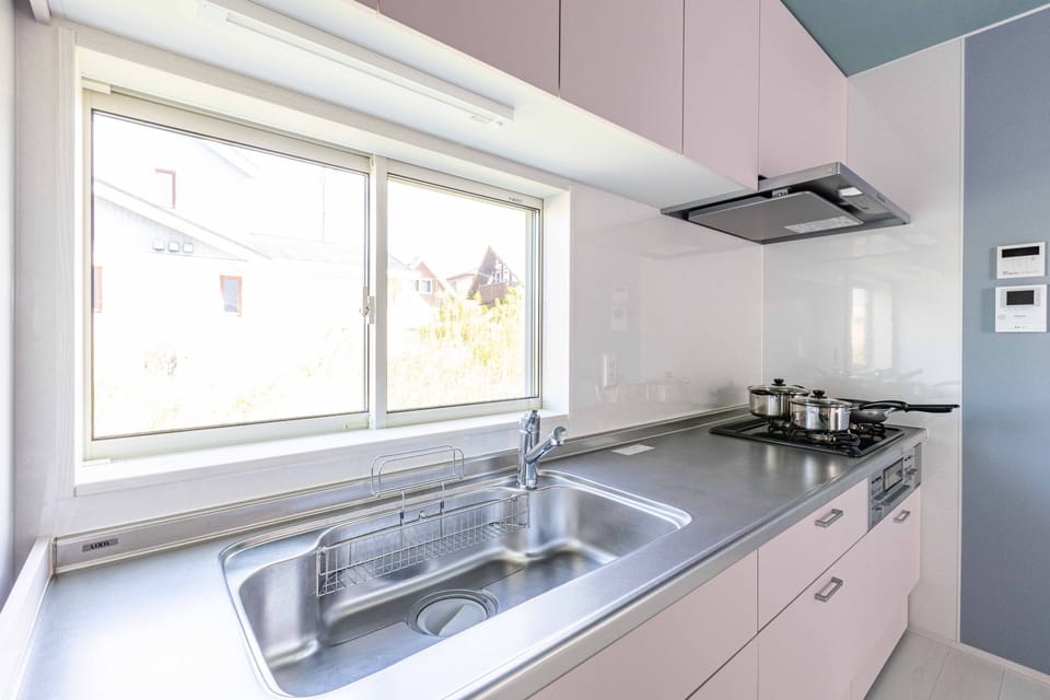 Design Villa | Private kitchen | Microwave, electric kettle, toaster, rice cooker
