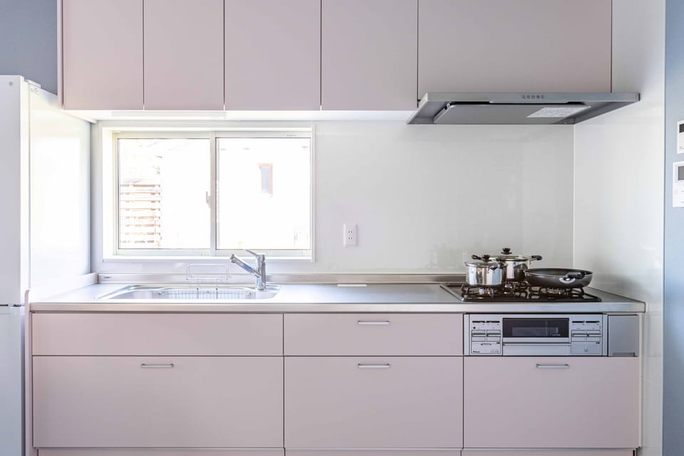 Design Villa | Private kitchen | Microwave, electric kettle, toaster, rice cooker