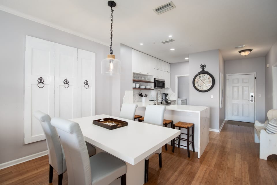 Dining Table w/ 4 Chairs