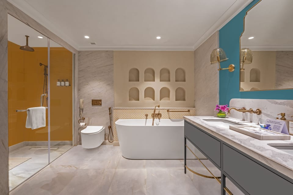Superior Royal Room (Garden View) | Bathroom | Free toiletries, hair dryer, bathrobes, slippers