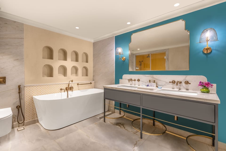 Superior Royal Room (Garden View) | Bathroom | Free toiletries, hair dryer, bathrobes, slippers