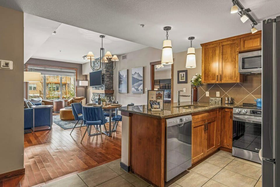Stunning Living & Dining Area