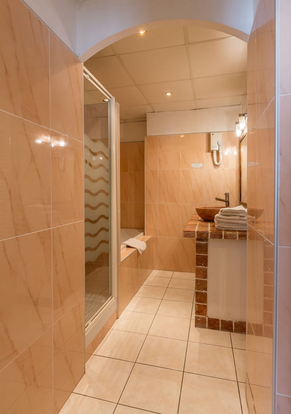 Superior Double or Twin Room (City side) | Bathroom | Free toiletries, hair dryer, towels
