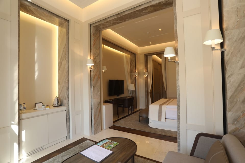 Executive Room | Premium bedding, down comforters, pillowtop beds, minibar