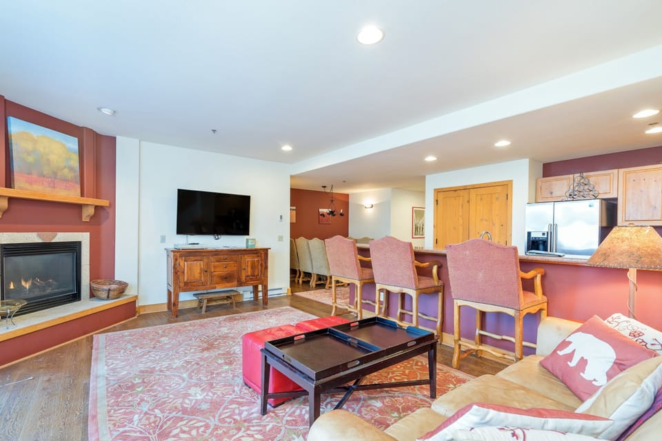 Condo, 4 Bedrooms | Living area