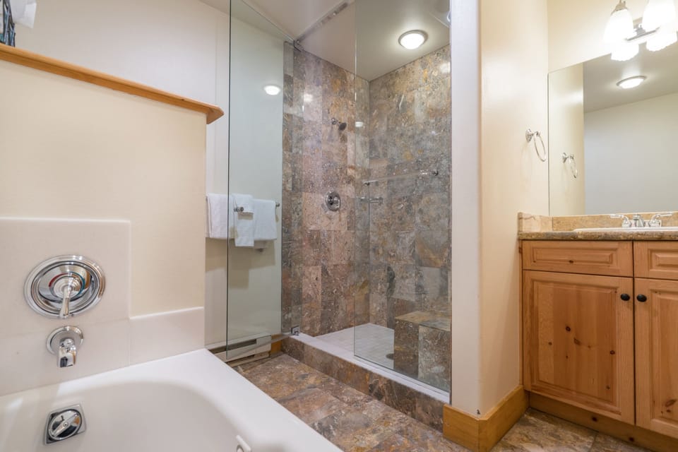 Bear Creek Lodge 301 3 Bedroom Condo by Alpine Lodging Telluride Apartment in Mountain Village