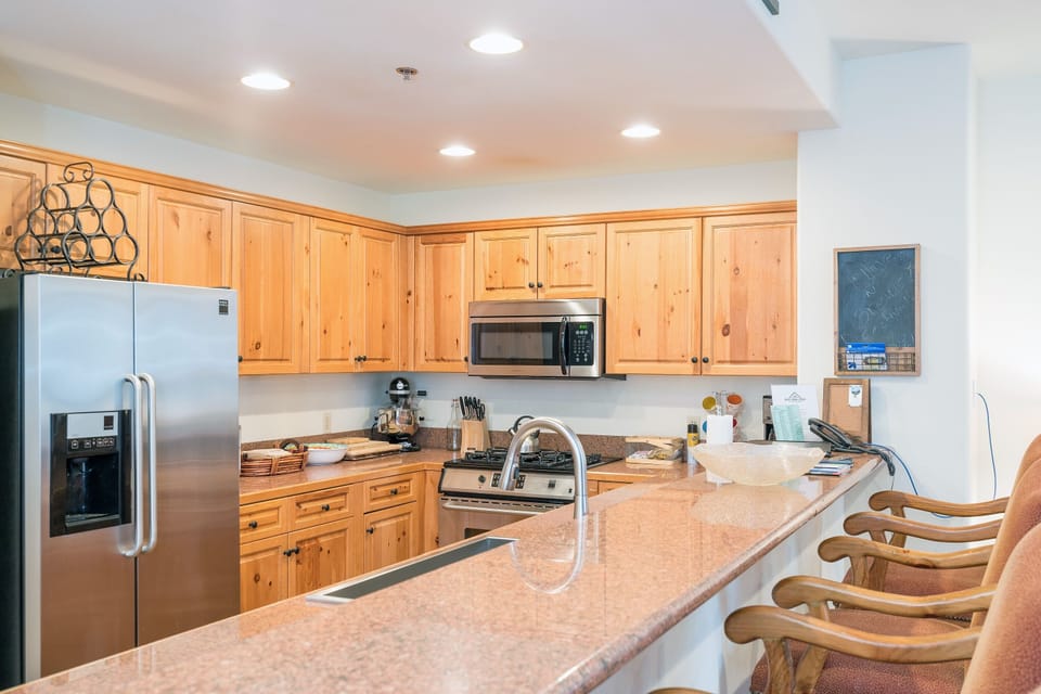 Condo, 3 Bedrooms | Private kitchen | Coffee/tea maker, fridge, oven