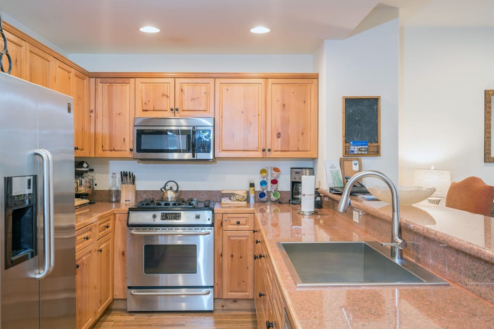 Condo, 3 Bedrooms | Private kitchen | Coffee/tea maker, fridge, oven