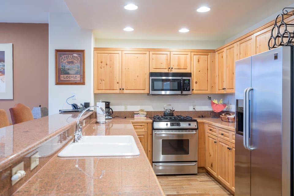 Condo, 1 Bedroom | Private kitchen | Coffee/tea maker, fridge, oven
