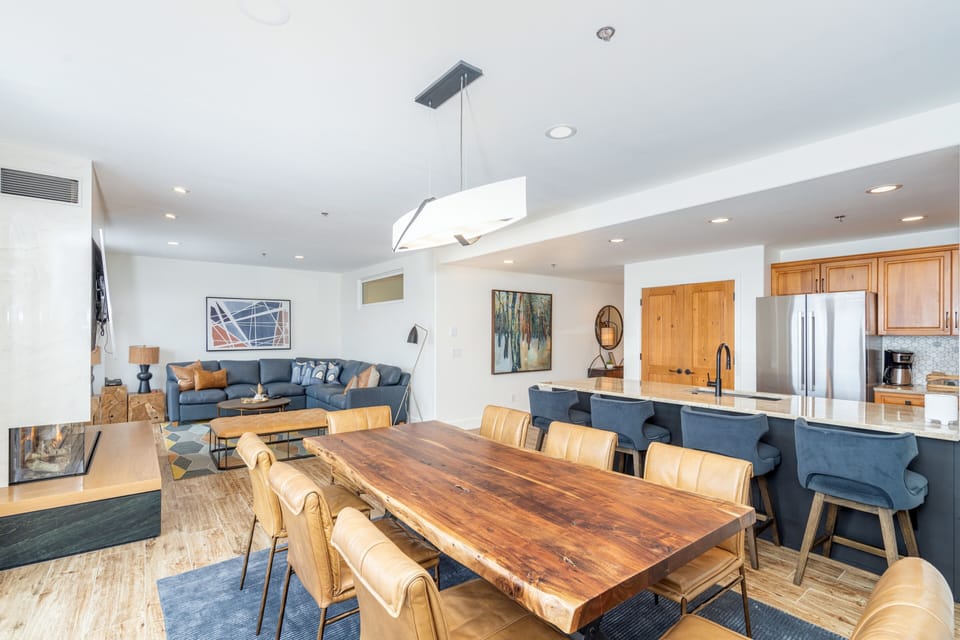 Condo, 4 Bedrooms | Private kitchen | Coffee/tea maker, fridge, oven, toaster