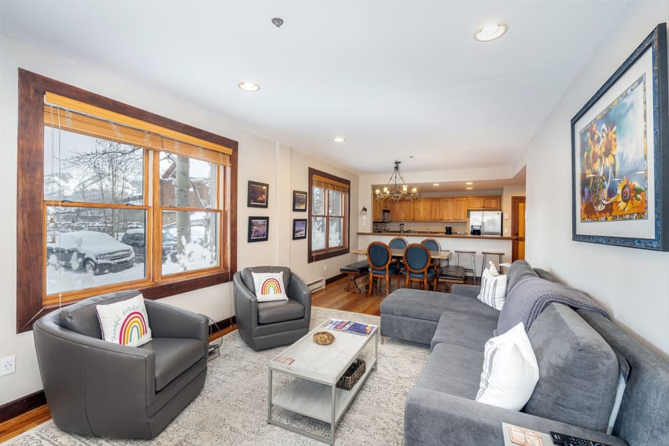 Condo, 2 Bedrooms | Living area