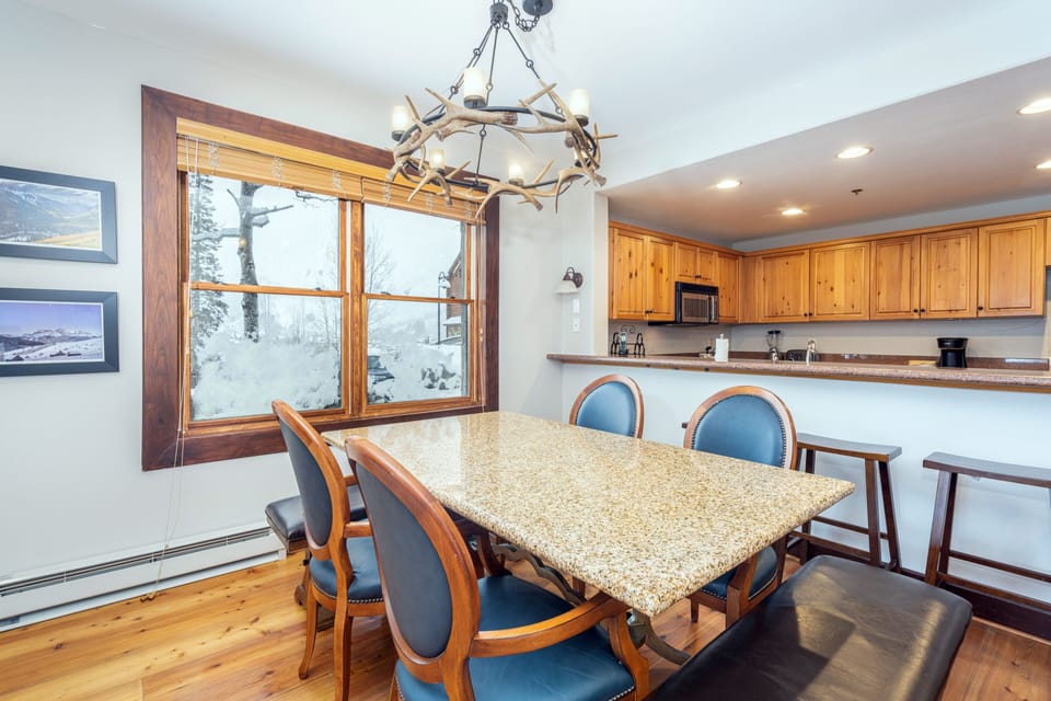Condo, 2 Bedrooms | Dining