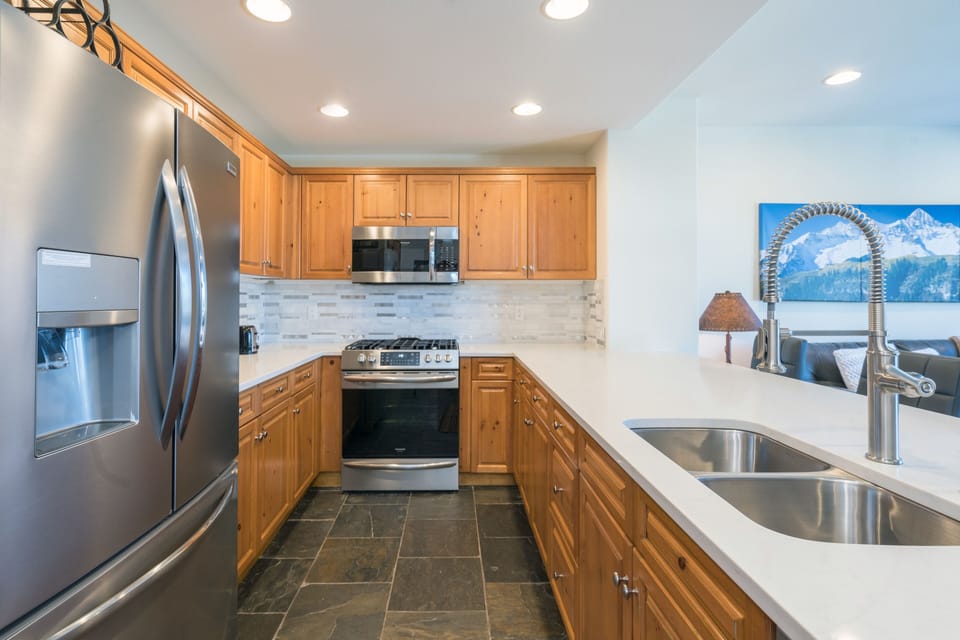 Condo, 1 Bedroom | Private kitchen | Fridge, oven, coffee/tea maker, toaster