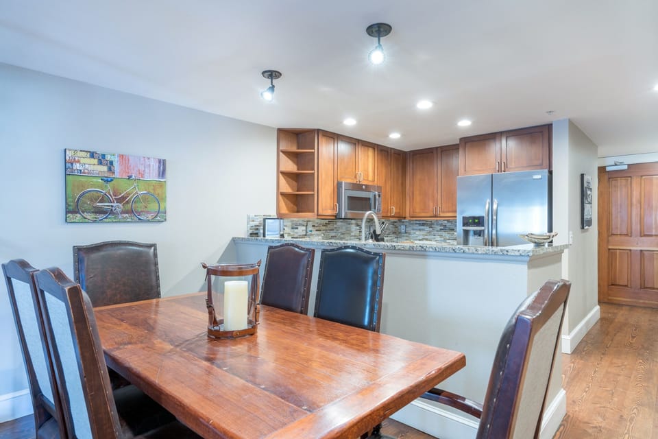 Condo, 3 Bedrooms | Dining