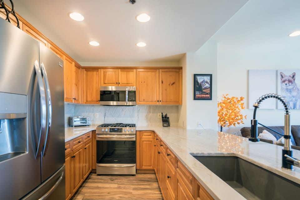 Condo, 1 Bedroom | Private kitchen | Coffee/tea maker, fridge, oven, toaster