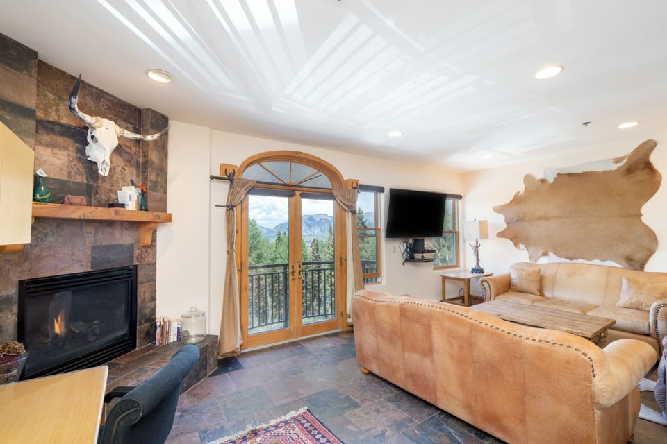 Condo, 1 Bedroom | Living area
