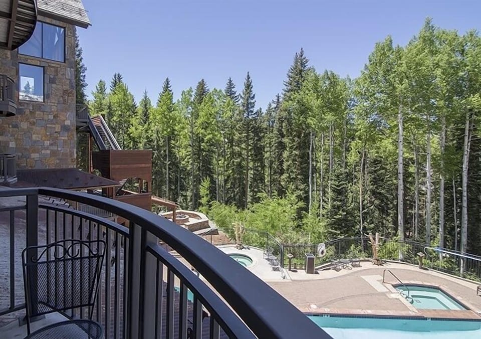 Condo, 2 Bedrooms | Property grounds