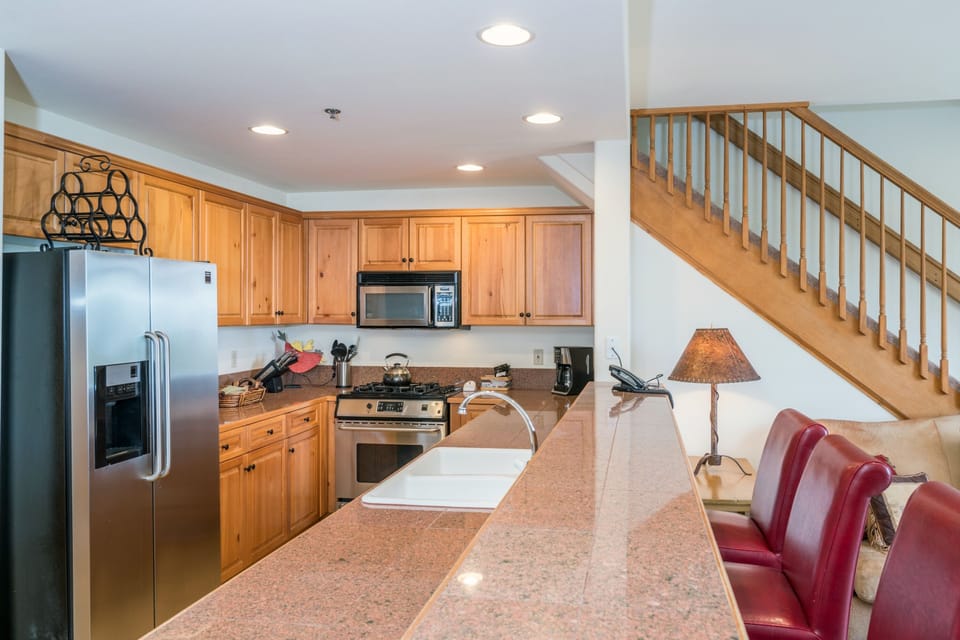 Condo, 4 Bedrooms | Private kitchen | Coffee/tea maker, fridge, oven