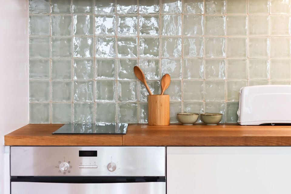 Microwave, oven, coffee/tea maker, electric kettle