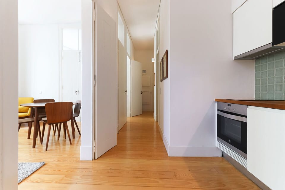 Microwave, oven, coffee/tea maker, electric kettle